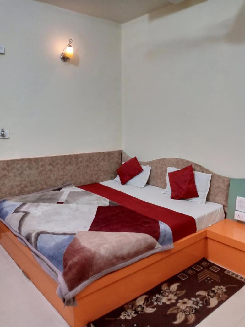 Hotel Amar Palace Pachmarhī Kültér fotó